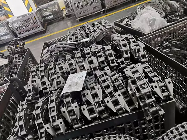 Цепь комбайна на производстве