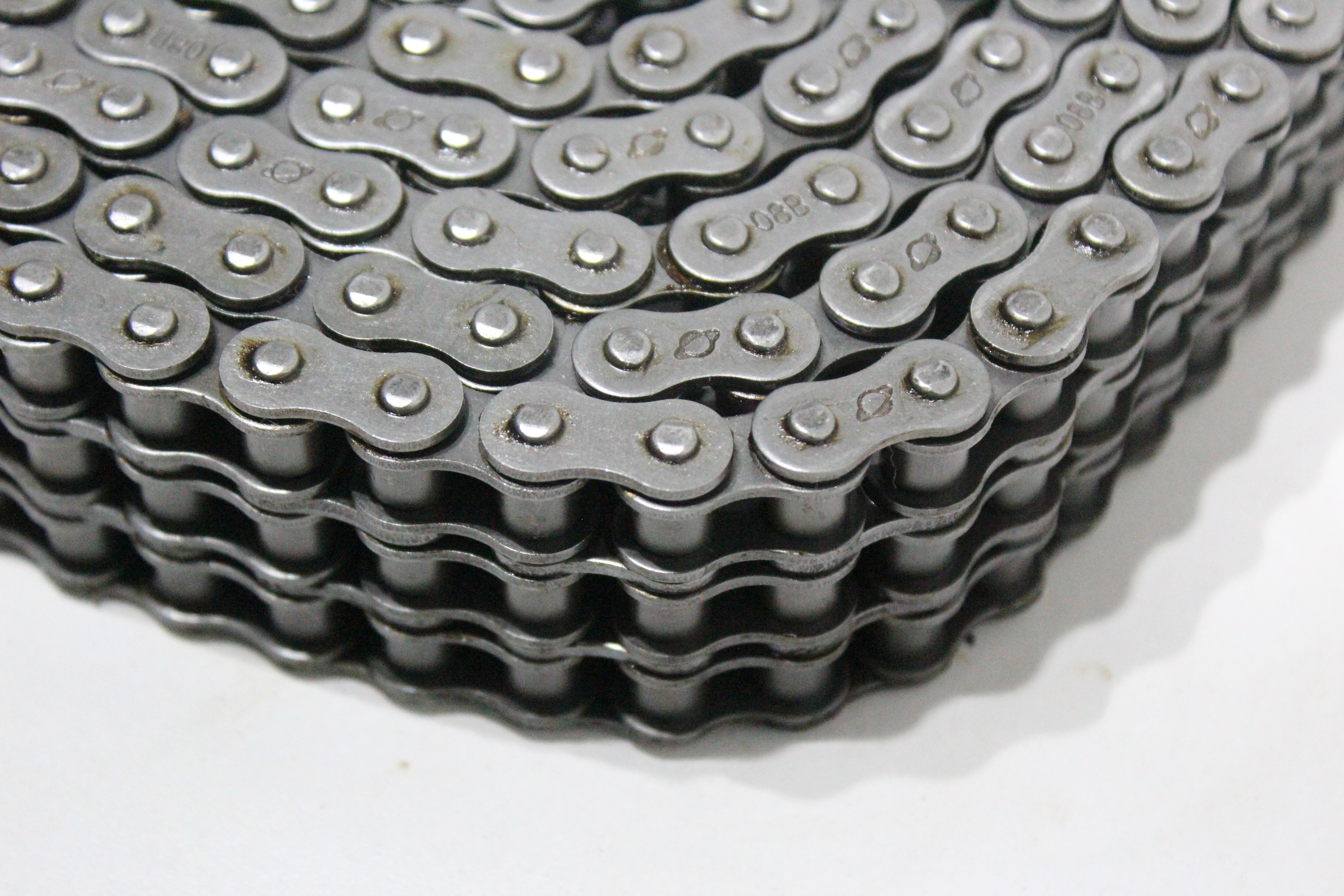 картинка Цепь 08B-3 от магазина «Приводные цепи»